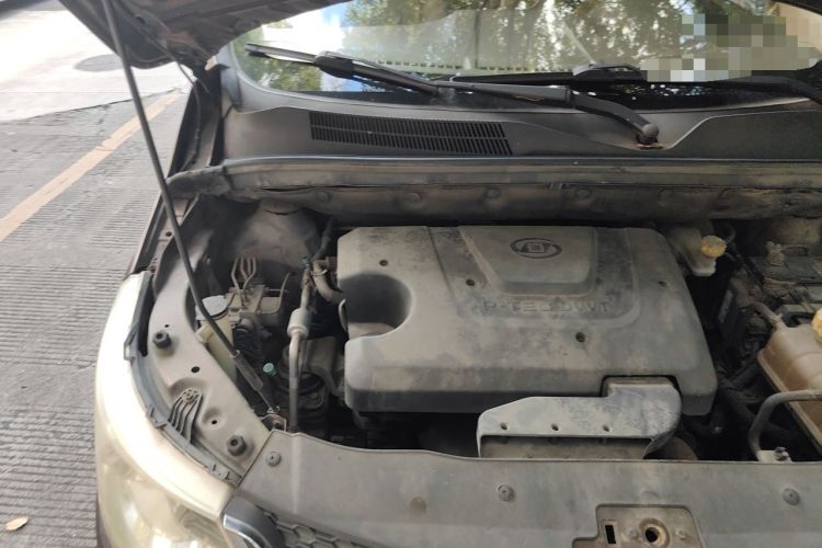 Used Baojun 730 2014 1.5L manual Comfort version 7 seats Engine Bay Right