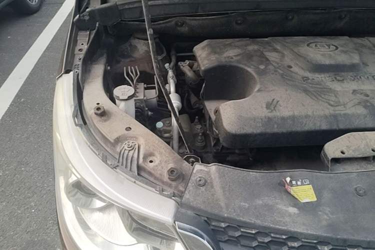 Used Baojun 730 2014 1.5L manual standard version 5 seats Engine Bay Right