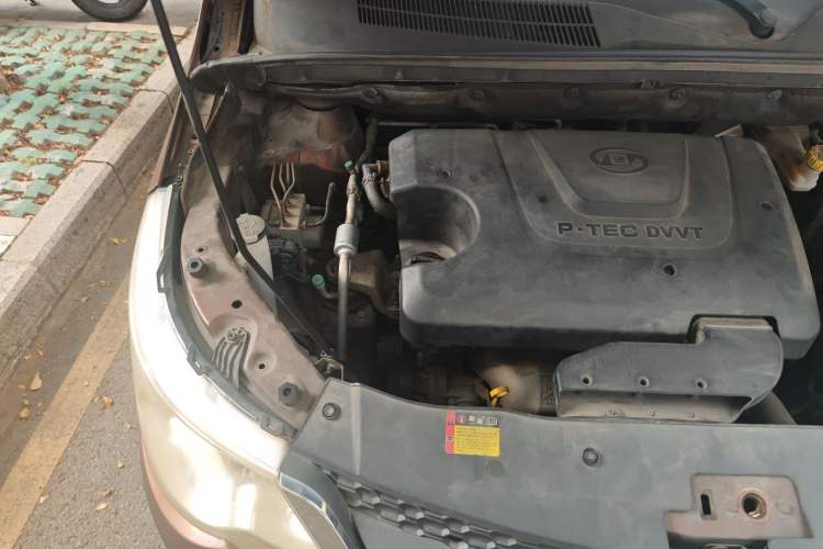 Used Baojun 730 2014 1.5L manual Comfort version 7 seats Engine Bay Right