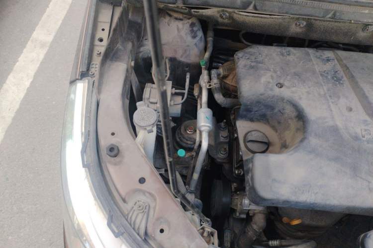 Used Baojun 730 2014 1.5L manual Comfort ESP version 7 seats Engine Bay Right