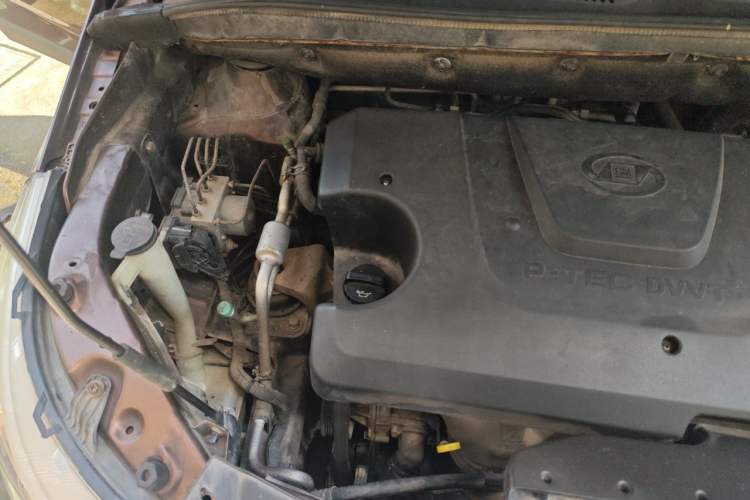 Used Baojun 730 2014 1.5L manual Comfort version 7 seats Engine Bay Right