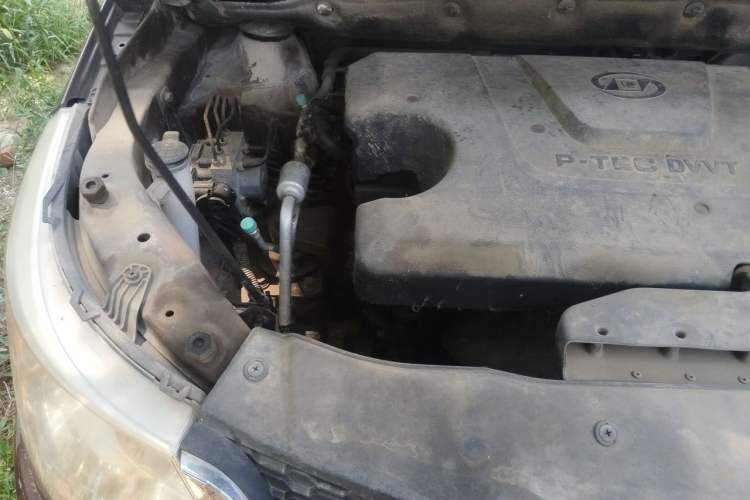 Used Baojun 730 2014 1.5L manual standard trim 7 seats Engine Bay Right