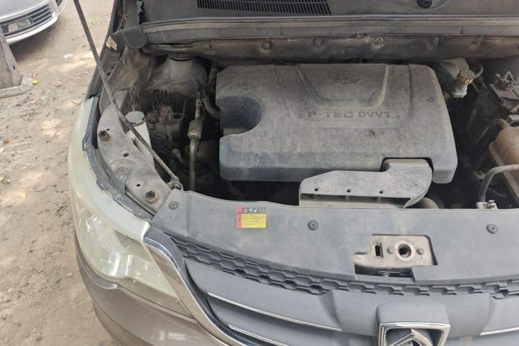 Used Baojun 730 2014 1.5L manual Comfort ESP version 7 seats Engine Bay Right