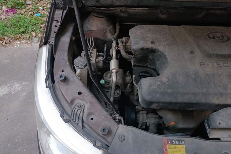 Used Baojun 730 2014 1.5L manual Comfort ESP version 7 seats Engine Bay Right