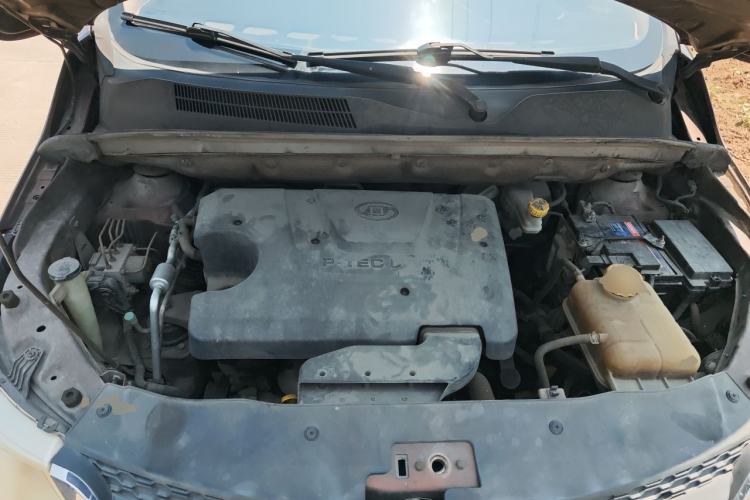 Used Baojun 730 2014 1.5L manual Comfort version 7 seats Engine Bay