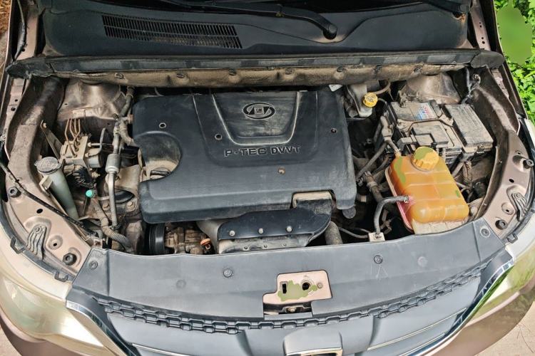 Used Baojun 730 2014 1.5L manual Comfort version 7 seats Engine Bay