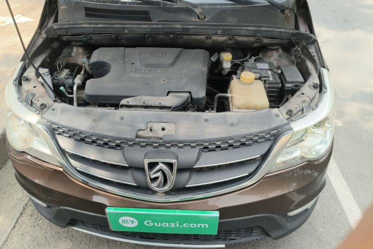 Used Baojun 730 2014 1.5L manual luxury trim 7 seats Engine Bay