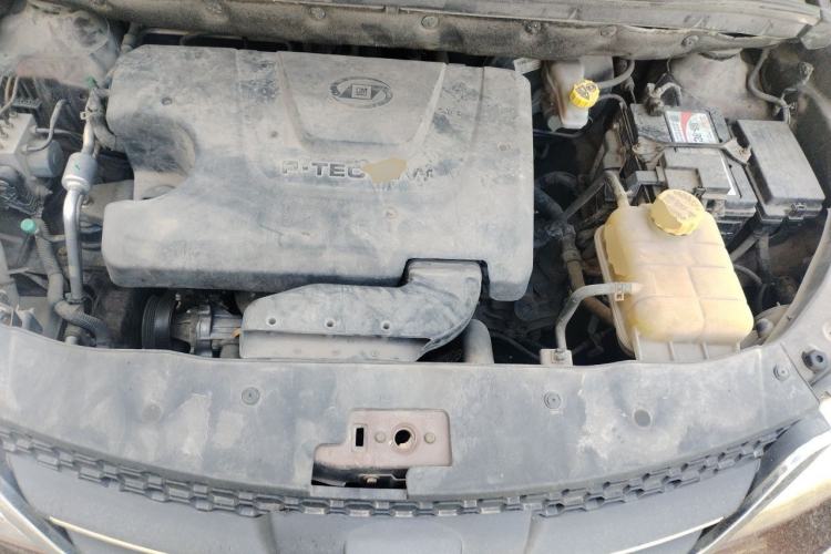 Used Baojun 730 2014 1.5L manual Comfort ESP version 7 seats Engine Bay