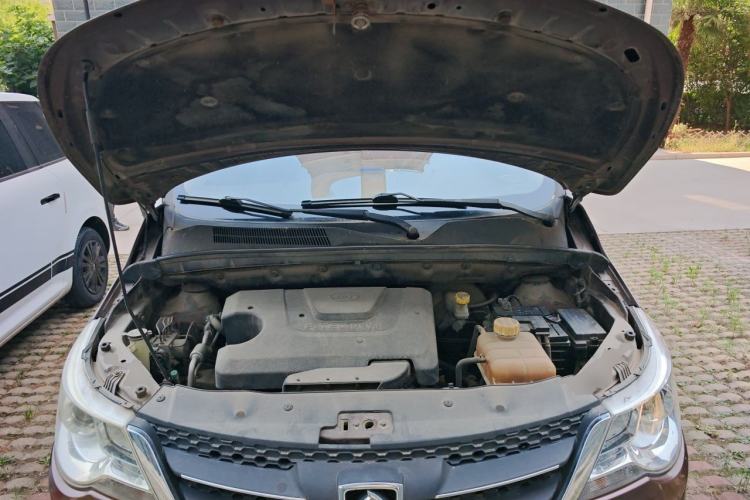 Used Baojun 730 2014 1.5L manual luxury trim 7 seats Engine Bay