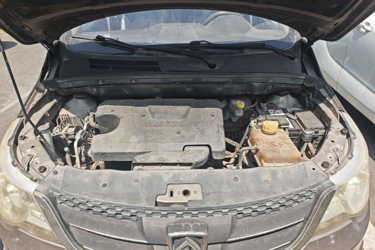Used Baojun 730 2014 1.5L manual standard trim 7 seats Engine Bay