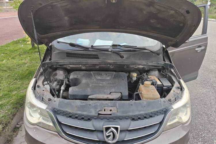Used Baojun 730 2014 1.5L manual Comfort version 7 seats Engine Bay