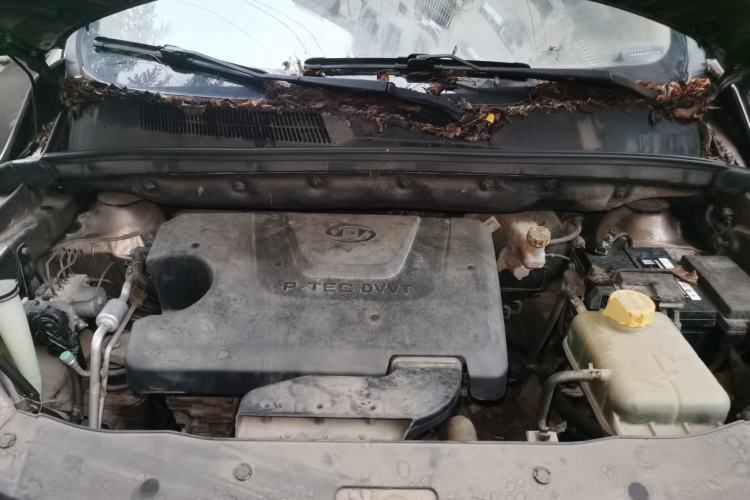 Used Baojun 730 2014 1.5L manual Comfort version 7 seats Engine Bay
