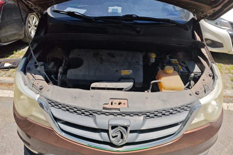 Used Baojun 730 2014 1.5L manual Comfort version 7 seats Engine Bay
