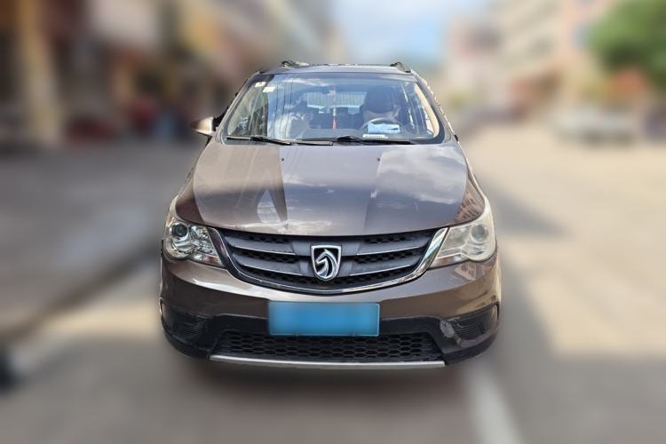 Used Baojun 730 2014 1.5L manual standard trim 7 seats Exterior 1
