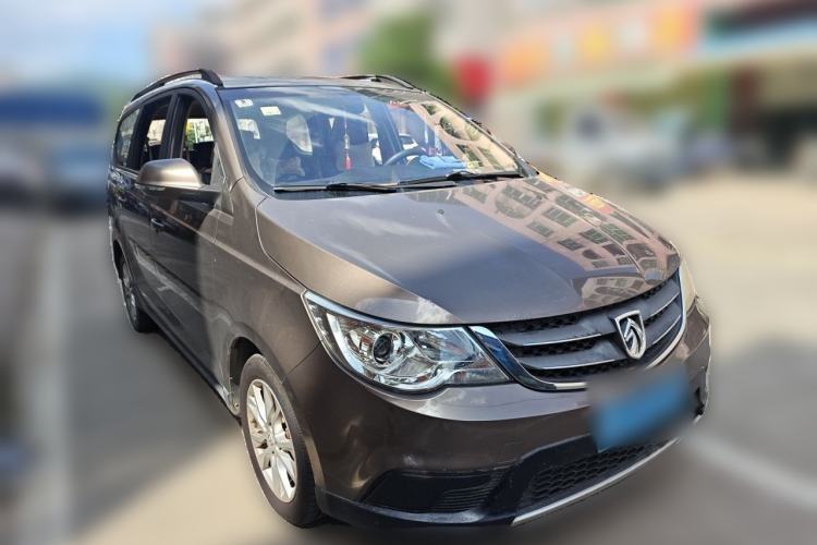 Used Baojun 730 2014 1.5L manual standard trim 7 seats Exterior 2
