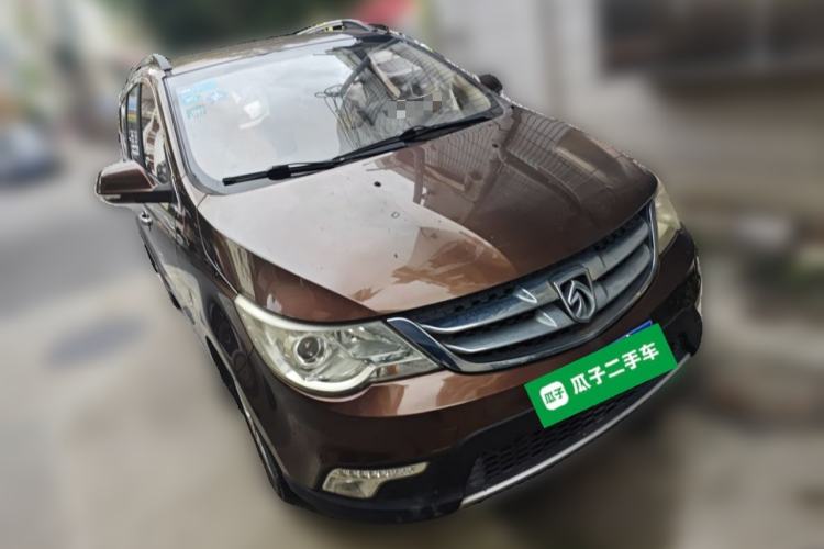 Used Baojun 730 2014 1.5L manual standard trim 7 seats Exterior 2