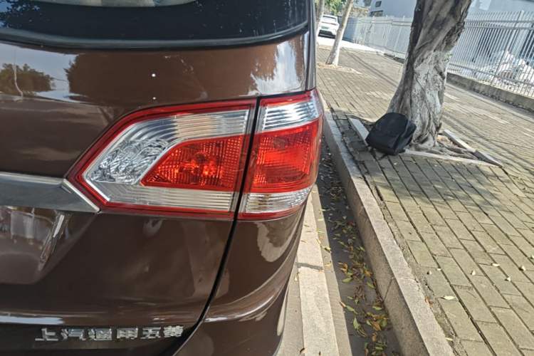 Used Baojun 730 2014 1.5L Manual Luxury Navigation ESP Version 7 Seats Exterior 3