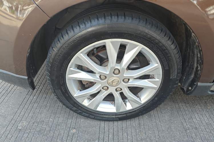 Used Baojun 730 2014 1.5L Manual Luxury Navigation ESP Version 7 Seats Exterior 4