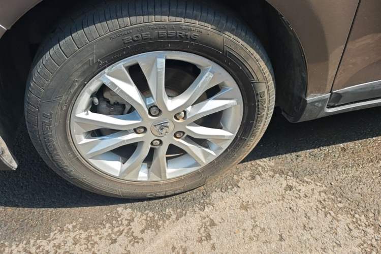 Used Baojun 730 2014 1.5L manual Comfort ESP version 7 seats Exterior 4