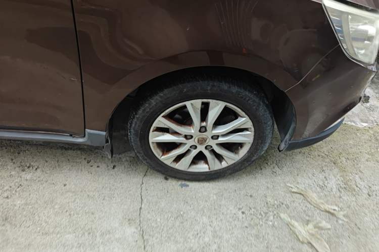 Used Baojun 730 2014 1.5L manual standard trim 7 seats Exterior 7