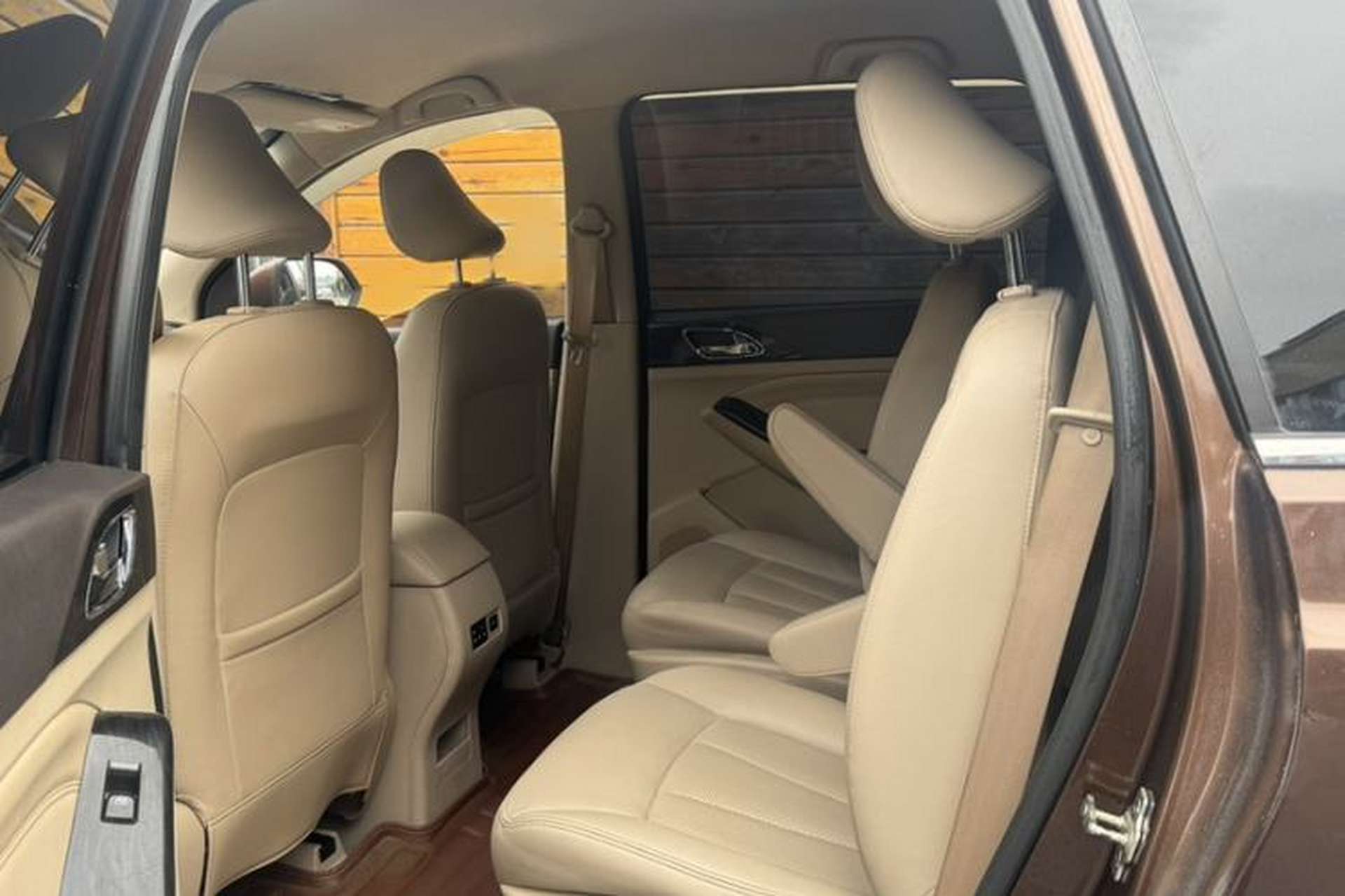 Used Baojun 730 2014 1.5L manual Comfort version 7 seats Exterior 8