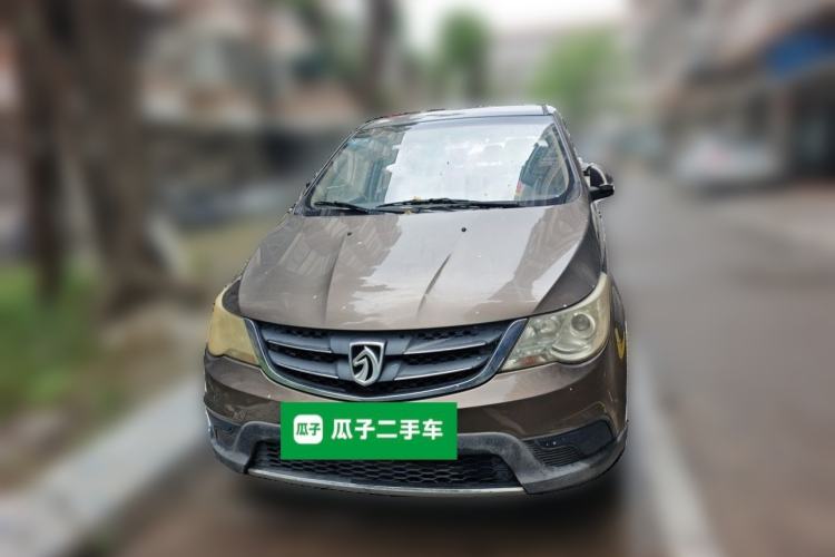 Used Baojun 730 2014 1.5L manual Comfort version 7 seats Front