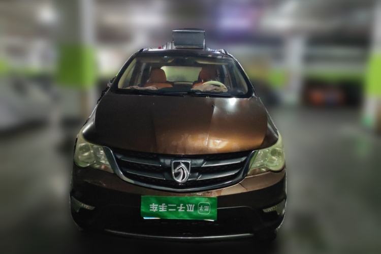 Used Baojun 730 2014 1.5L manual luxury trim 7 seats Front