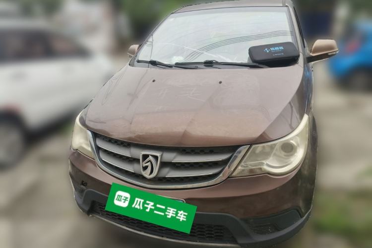 Used Baojun 730 2014 1.5L manual standard trim 7 seats Front