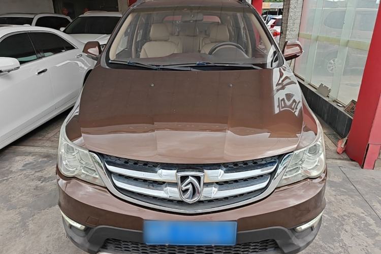 Used Baojun 730 2014 1.5L manual luxury trim 7 seats Front
