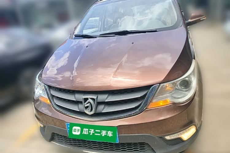 Used Baojun 730 2014 1.5L manual Comfort version 7 seats Front