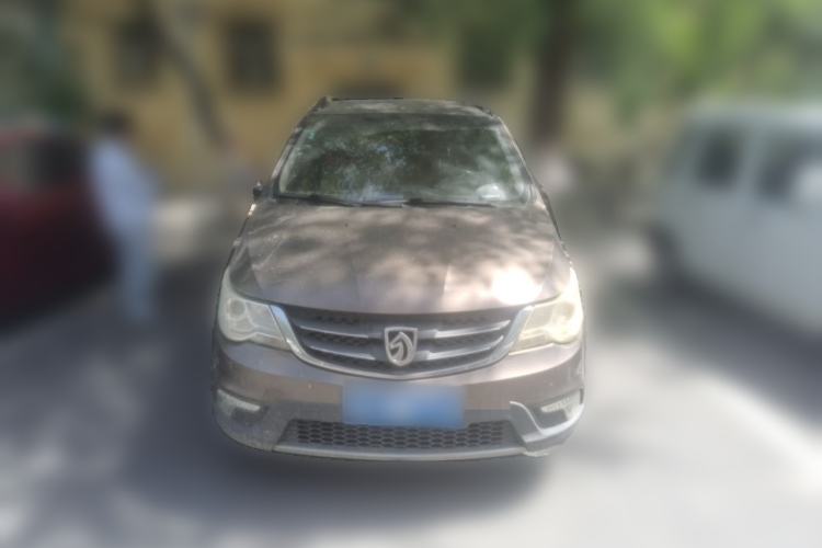 Used Baojun 730 2014 1.5L manual luxury trim 7 seats Front