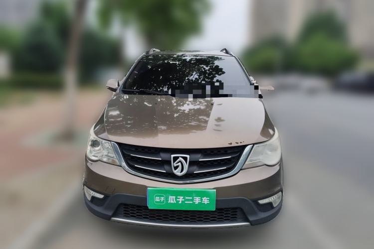 Used Baojun 730 2014 1.5L manual luxury trim 7 seats Front