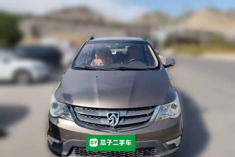 Used Baojun 730 2014 1.5L manual Comfort version 7 seats Front