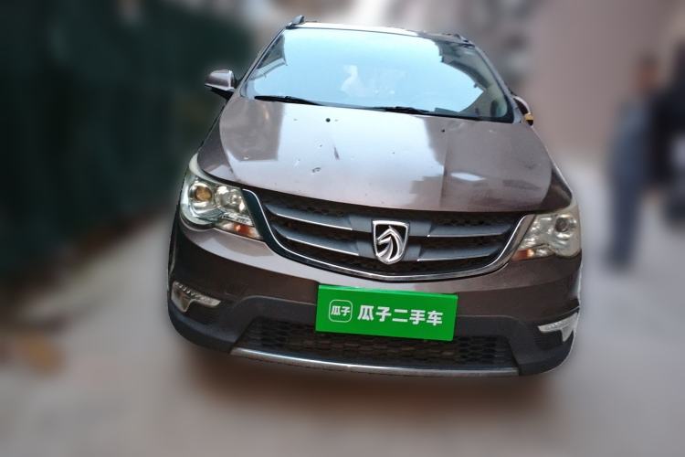 Used Baojun 730 2014 1.5L manual Comfort version 7 seats Front