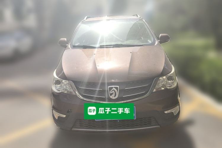 Used Baojun 730 2014 1.5L manual luxury trim 7 seats Front
