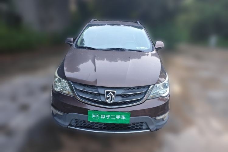 Used Baojun 730 2014 1.5L manual Comfort version 7 seats Front