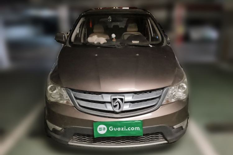 Used Baojun 730 2014 1.5L manual Comfort version 7 seats Front