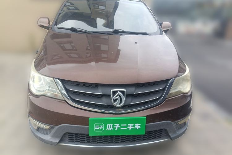 Used Baojun 730 2014 1.5L manual luxury trim 7 seats Front