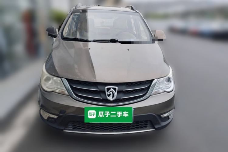 Used Baojun 730 2014 1.5L manual luxury trim 7 seats Front