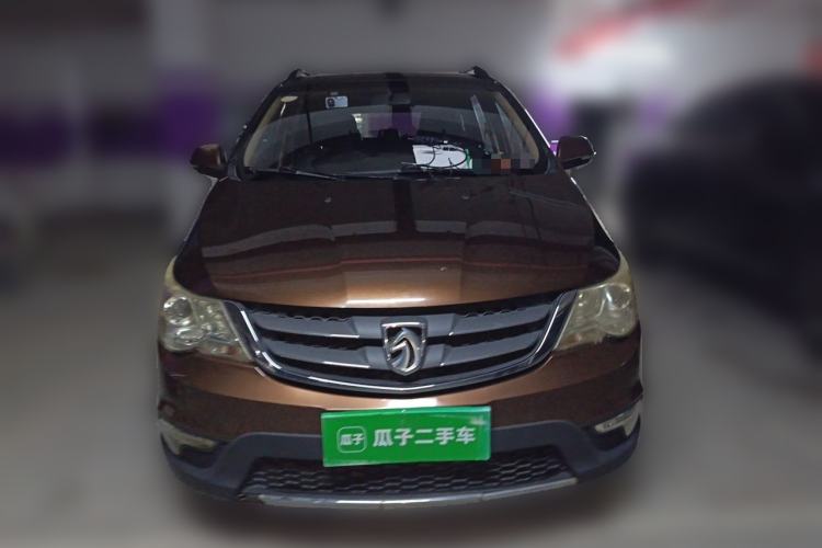 Used Baojun 730 2014 1.5L manual Comfort version 7 seats Front