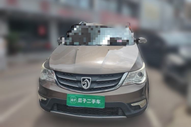 Used Baojun 730 2014 1.5L manual standard trim 7 seats Front