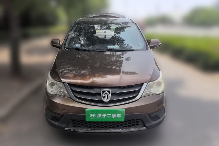 Used Baojun 730 2014 1.5L manual standard trim 7 seats Front