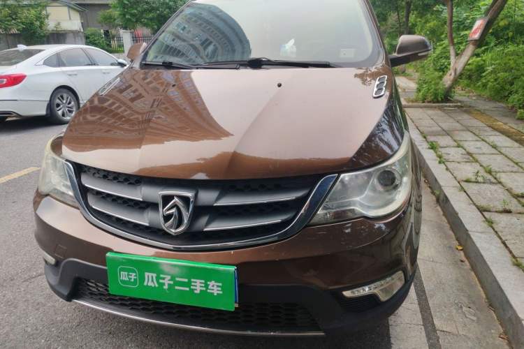 Used Baojun 730 2014 1.5L manual luxury trim 7 seats Front