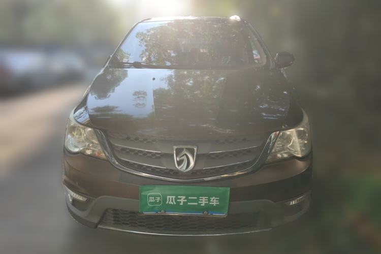 Used Baojun 730 2014 1.5L manual Comfort version 7 seats Front