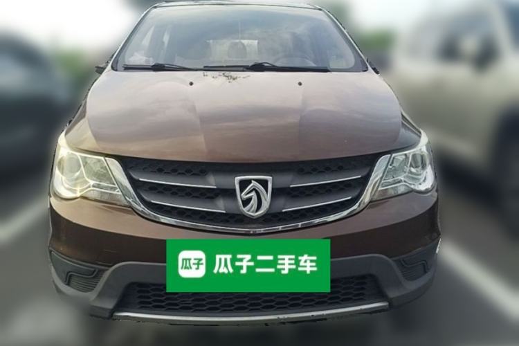 Used Baojun 730 2014 1.5L manual standard version 5 seats Front