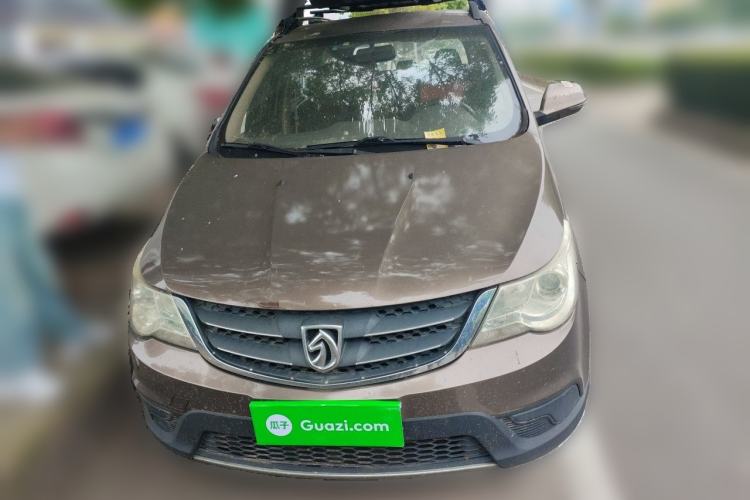 Used Baojun 730 2014 1.5L manual standard trim 7 seats Front