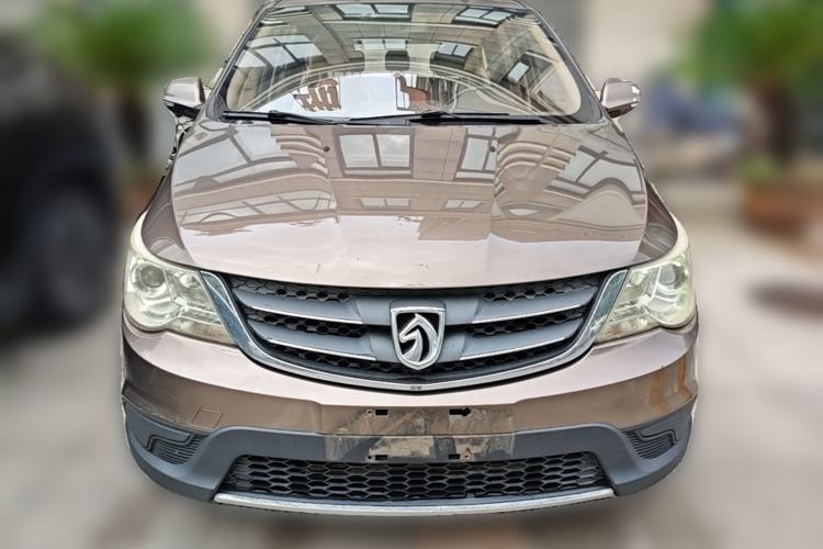Used Baojun 730 2014 1.5L manual standard trim 7 seats Front