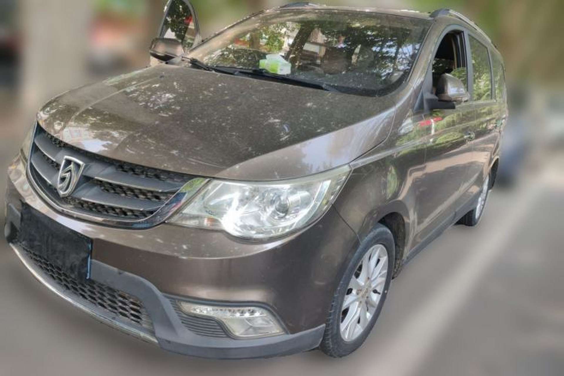 Used Baojun 730 2014 1.5L manual Comfort ESP version 7 seats Front Left 45 Deg