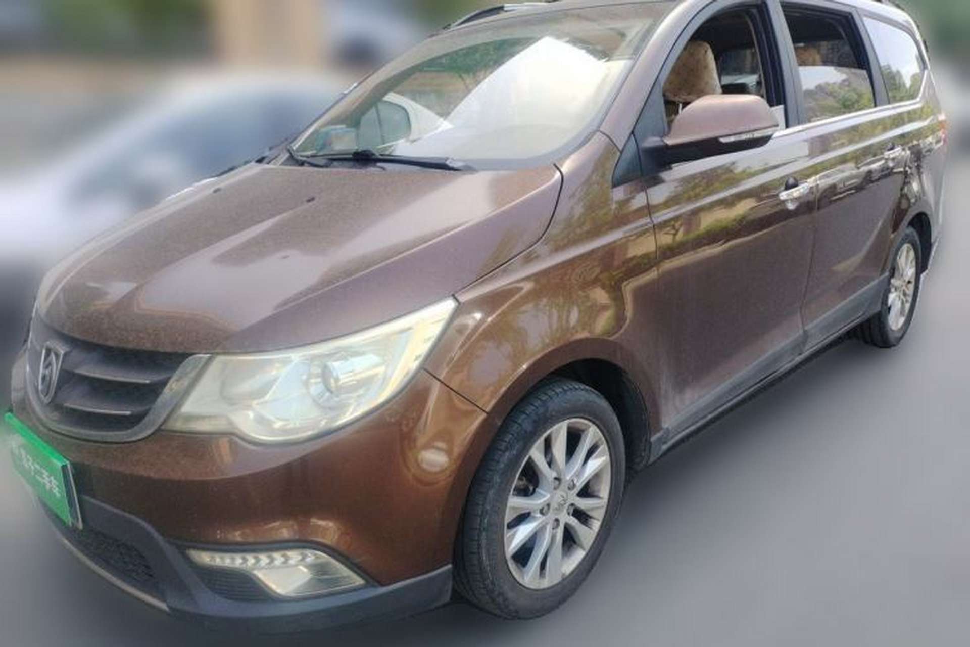 Used Baojun 730 2014 1.5L manual Comfort ESP version 7 seats Front Left 45 Deg