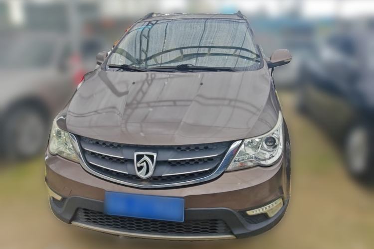 Used Baojun 730 2014 1.5L manual Comfort version 7 seats Front